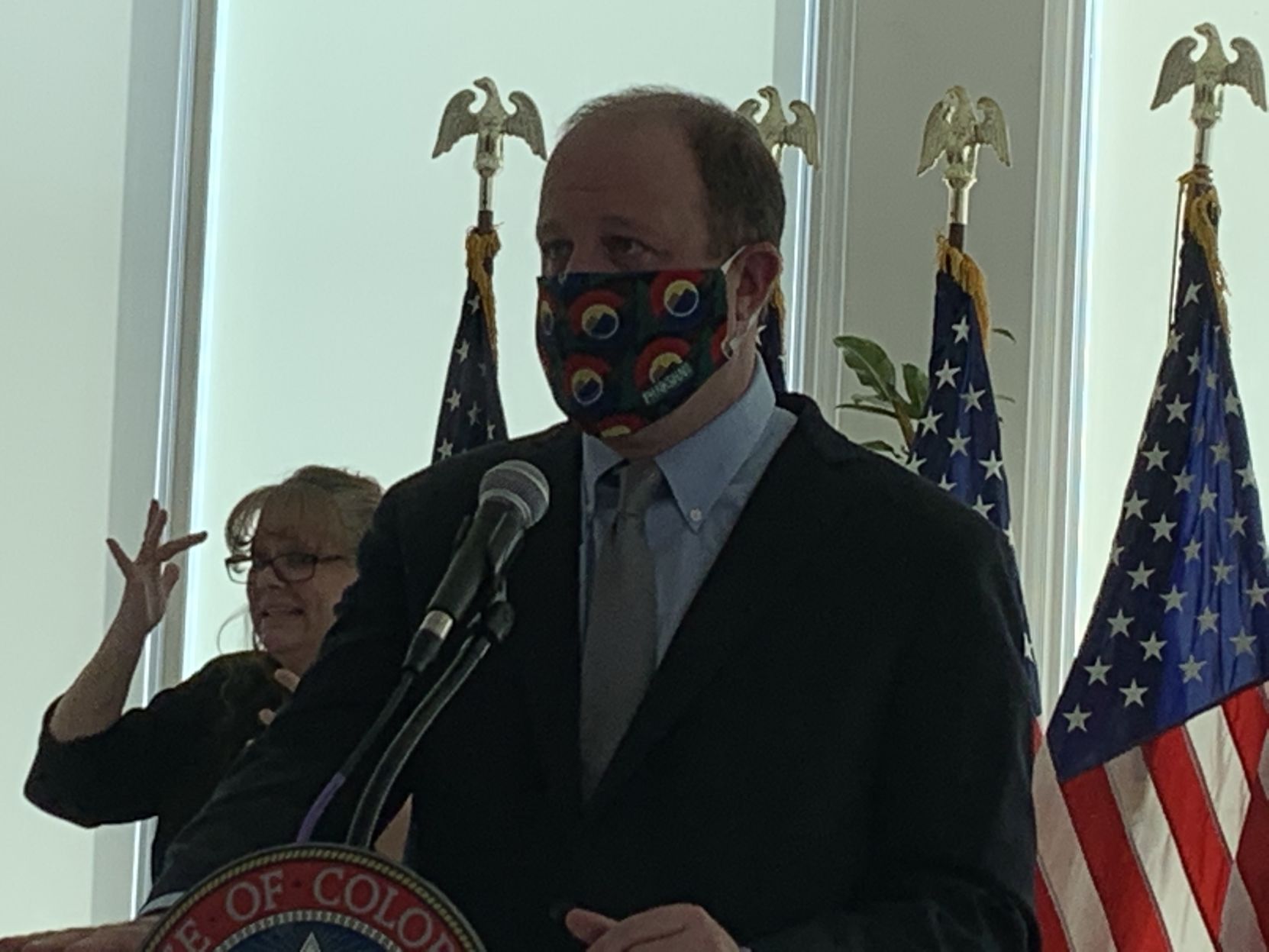 Polis with mask 040820